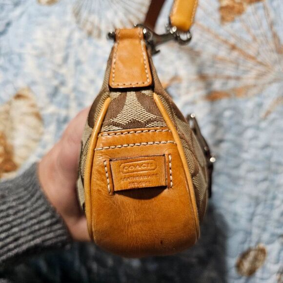 2003 Vintage Y2K Coach Buckle Demi Shoulder Bag in Khaki Signature Jacquard - Picture 4 of 6